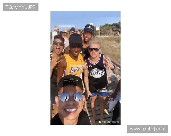 维尼修斯与多位模特私聊事件曝光后公开道歉并宣布与女友分手