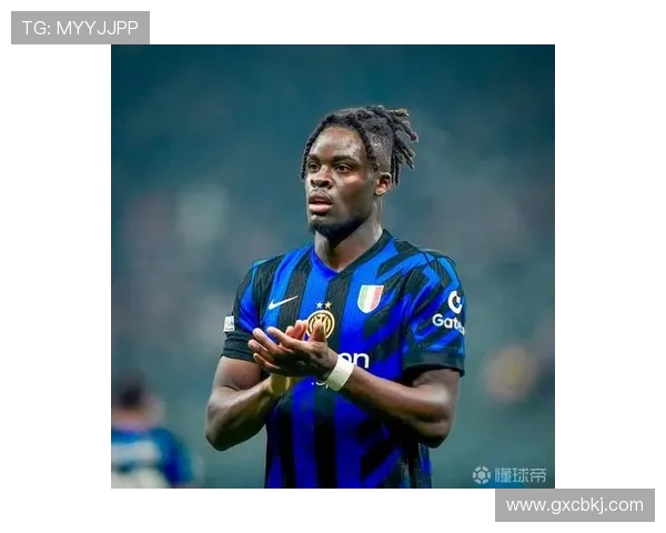 比塞克赛后社媒自评零封好球并发问球迷是否对球队整体表现满意度